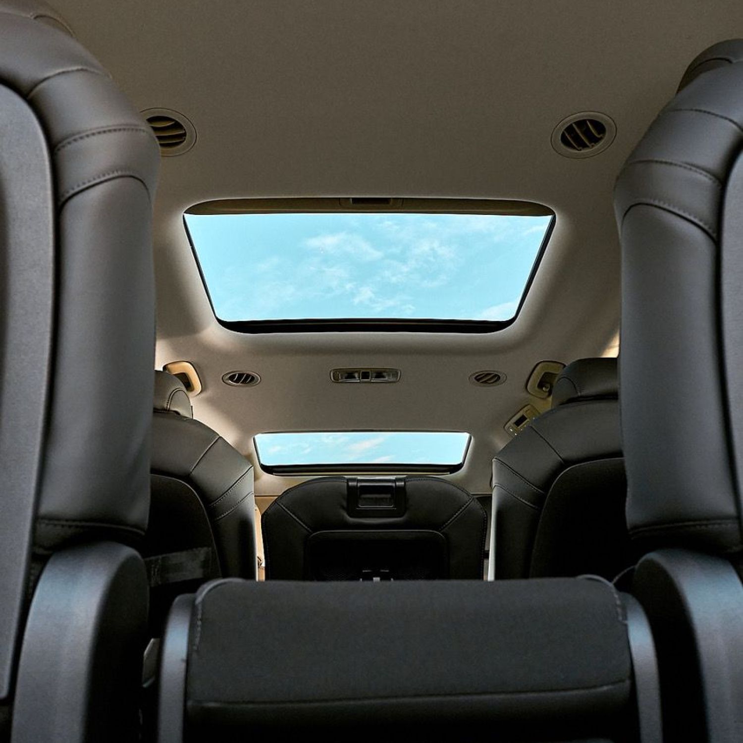 Kia Carnival interior